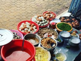 Đến Lân Nguyệt thưởng thức bánh căn Phan Thiết Bánh căn Lân Nguyệt