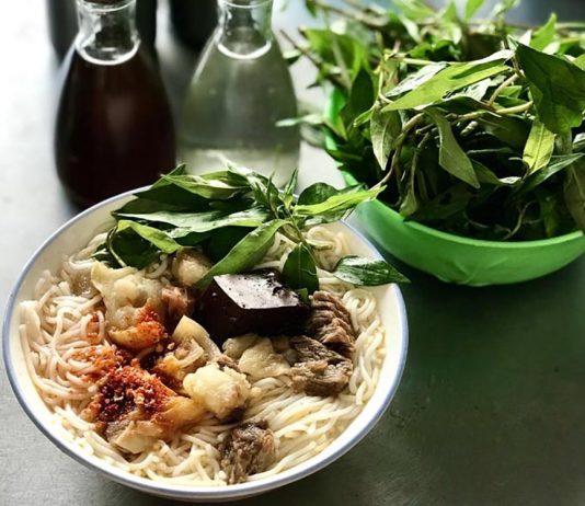 Về Phan Thiết ăn bún bò rau răm Trần Hưng Đạo kham-pha-quan-bun-bo-rau-ram-gia-truyen-giua-long-thanh-pho-phan-thiet